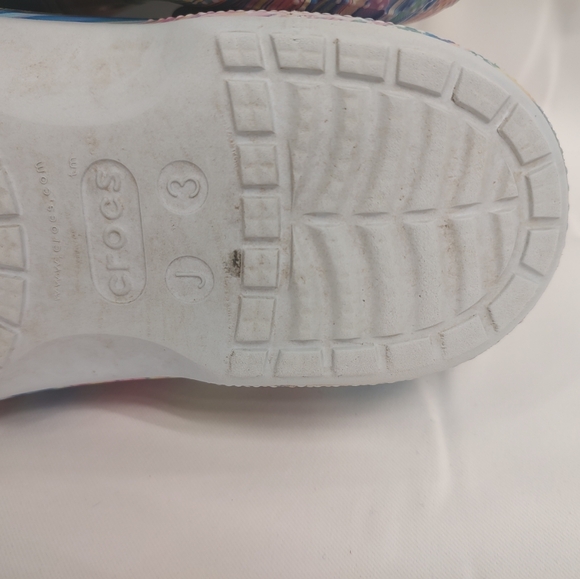 SOLD! Crocs "Tie Dye" Clogs Size 3 - Picture 6 of 6